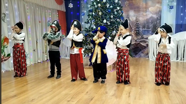 Новогодний утренник в группе "Пчелки" - МБДОУ детский сад № 17 Колобок