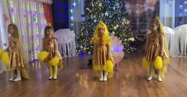 Новогодний утренник в группе "Пчелки" - МБДОУ детский сад № 17 Колобок