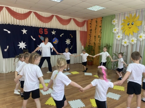 День космонавтики - МБДОУ детский сад № 17 Колобок