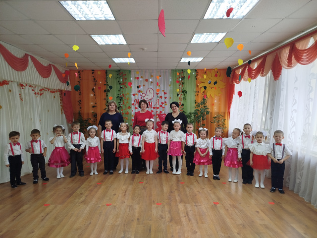 Праздничный утренник День матери.