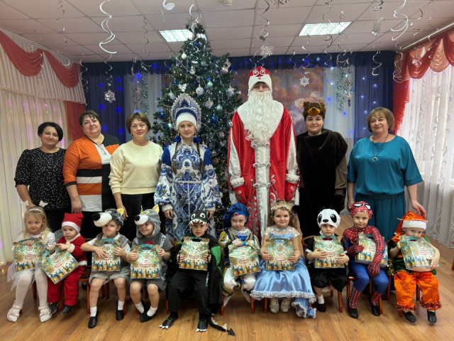Новогодний утренник в группе "Солнышко"