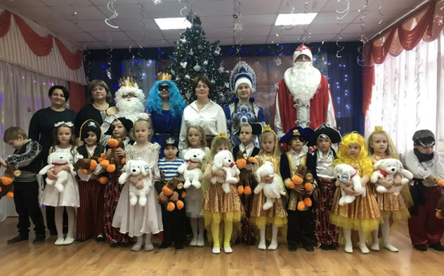 Новогодний утренник в группе "Пчелки"